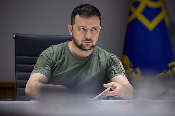 乌克兰总统泽伦斯基（Volodymyr Zelenskiy ）逮捕了800名亲俄内奸