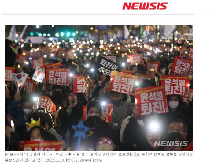 当地时间19日下午，崇礼门附近一带爆发大规模集会，敦促韩国总统尹锡悦下台 ...