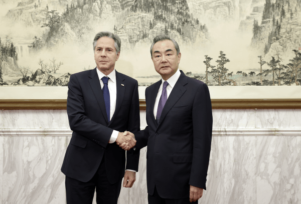 中共中央政治局委员、中央外办主任王毅在北京会见美国国务卿布林肯